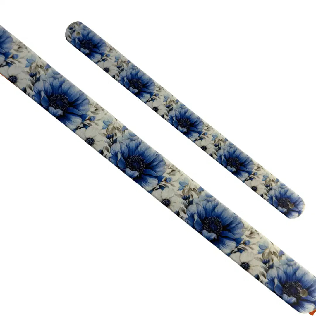 Bande décorative interchangeable en Biothane fleurs d'anémones bleues pour collier de chien.