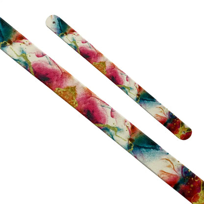 Bande décorative interchangeable en Biothane motif fluid art encres magenta, bleu et doré pour collier de chien.