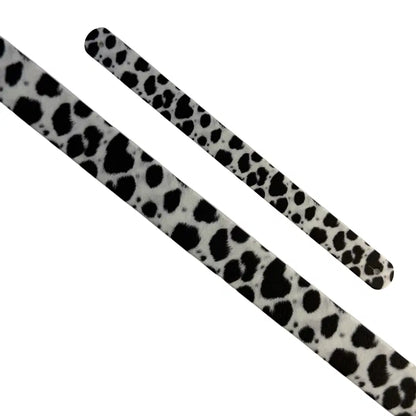 Bande décorative interchangeable en Biothane effet taches de dalmatien noir et blanc pour collier de chien.