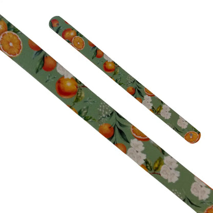 Bande décorative interchangeable en Biothane motif agrumes et fleurs d'oranger sur fond vert pour collier de chien.