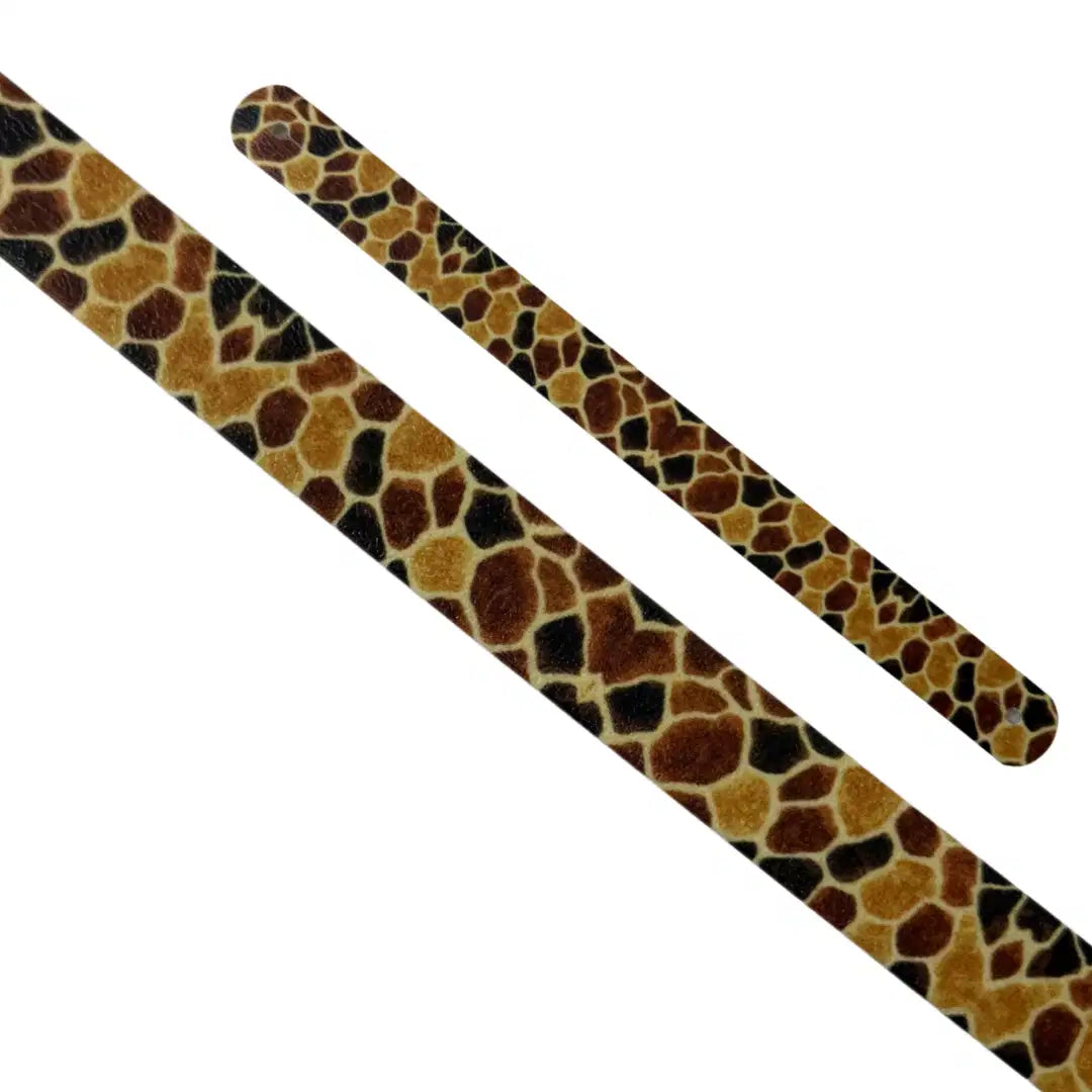 Bande décorative interchangeable en Biothane imprimé taches de girafe marron et doré pour collier de chien.