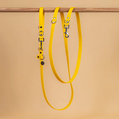 laisse multi position mains libre pour chien étanche en sangle enduite similaire au biothane vue globale jaune