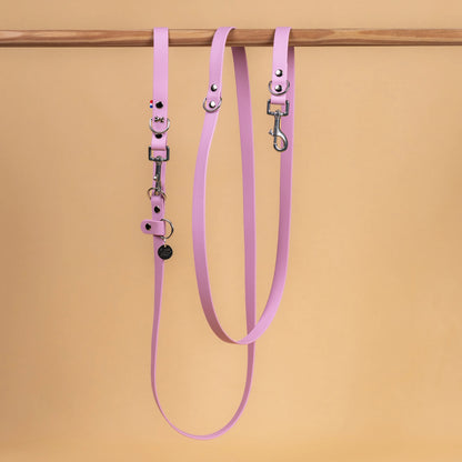 laisse multi position mains libre pour chien étanche en sangle enduite similaire au biothane vue globale rose lavande
