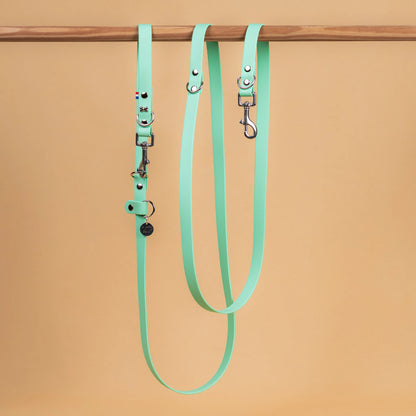 laisse multi position mains libre pour chien étanche en sangle enduite similaire au biothane vue globale rose
