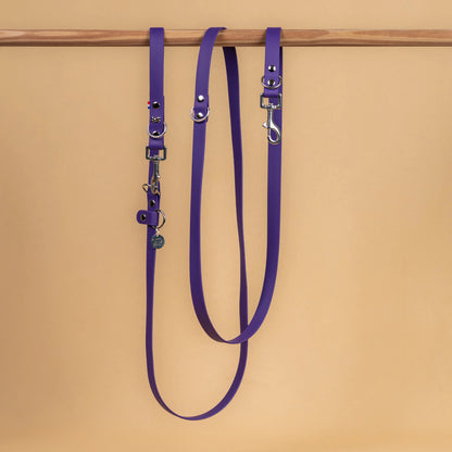 laisse multi position mains libre pour chien étanche en sangle enduite similaire au biothane vue globale violet pourpre
