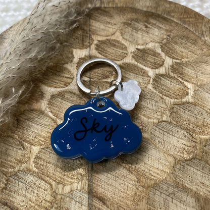Médaille pour chien en résine bleue faite main en Alsace avec breloque et attaches argentées