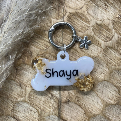 Médaille en résine personnalisée pour chien modèle Blanc & Or en forme d'os