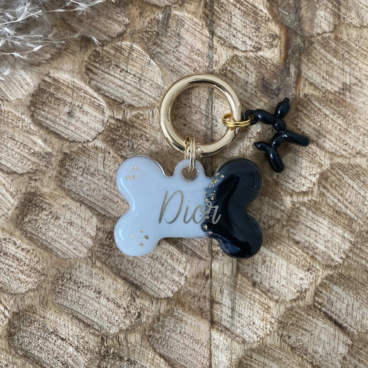 Médaille en résine personnalisée pour chien modèle Noir & Blanc Doré en forme d'os