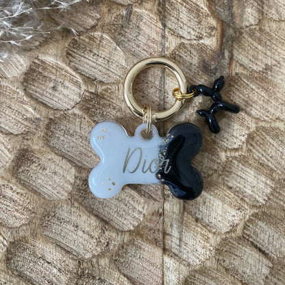 Médaille en résine personnalisée pour chien modèle Noir & Blanc Doré en forme d'os