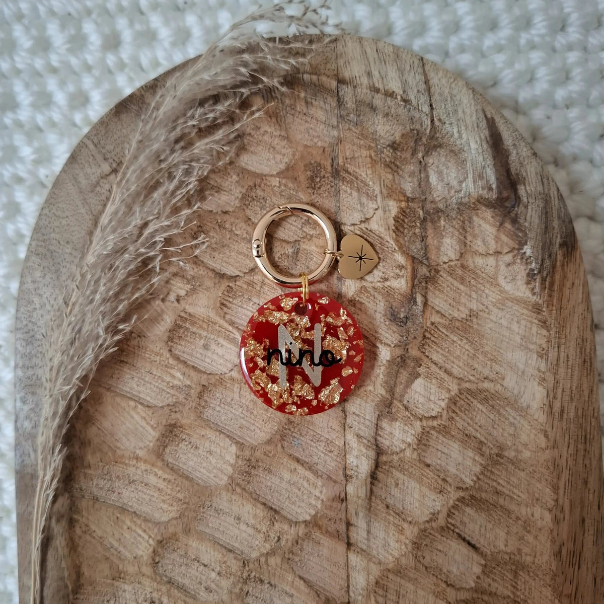 Médaille en résine personnalisée pour chien modèle Rouge Passion rouge vif avec feuilles d'or