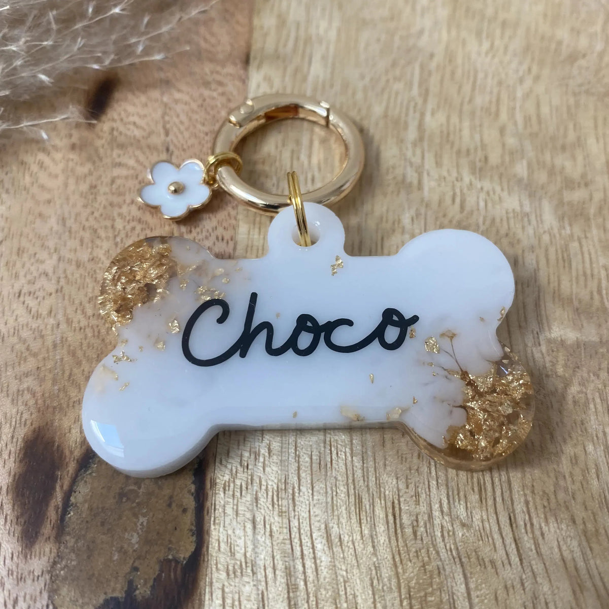 Médaille personnalisée pour chien en résine blanche brillante et dorée