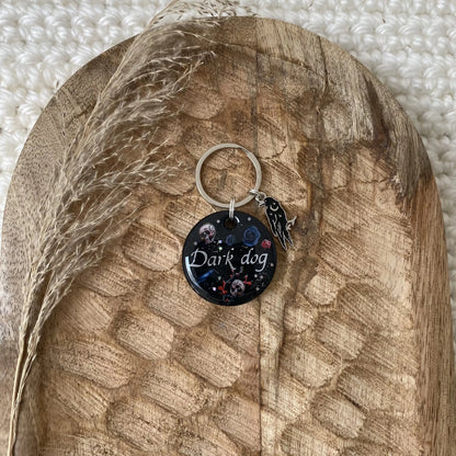 Médaille personnalisée pour chien en résine noire au style gothique chic et rock
