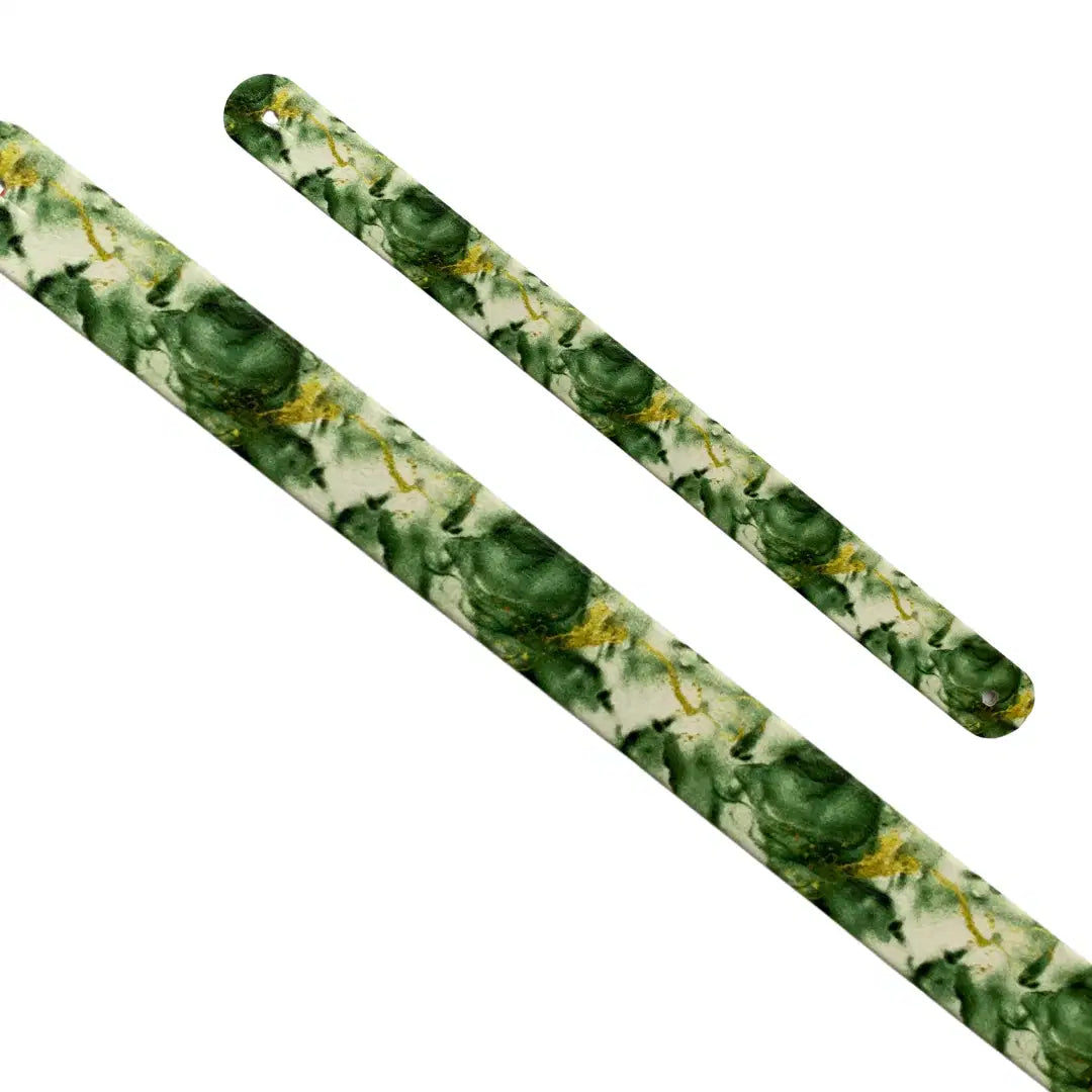 Motif interchangeable en Biothane fluid art vert émeraude et blanc avec vagues dorées pour collier de chien.