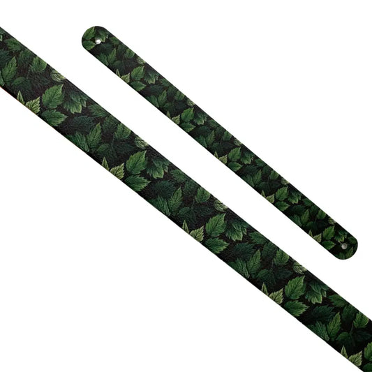 Motif interchangeable en Biothane tapis de feuilles vertes et feuillage de forêt pour collier de chien.