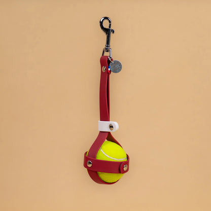 porte balle pour chien matière étanche,che en sangle ensuite couleur rouge lie de vin 